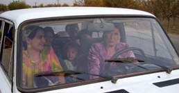 08-04-2010-Tajik_women_drivers-258.jpg