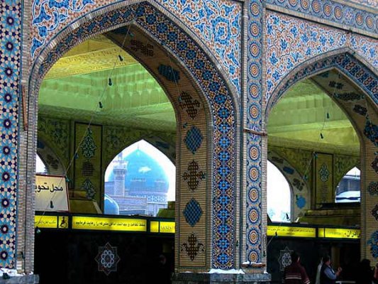به رغم تصرّف ده‌ساله‌ مشهد به دست ازبک‌های شیبانی و زلزله‌های متعدد و توپ‌‌بندی حرم و مسجد از سوی قزاق‌های روسیه‌ی تزاری، این مجموعه‌ بزرگ بارها و بارها بازسازی و مرمت شده و اینک یکی از باشکوه‌ترین مجموعه‌های مذهبی جهان اسلام است.