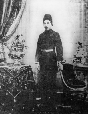 میرزا حسن مستوفی در سنین نوجوانی