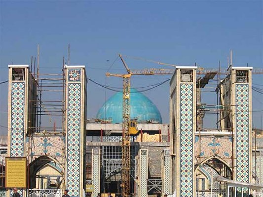مجموعه‌ حرم امام رضا(ع) و در حاشیه‌ آن مسجد گوهرشاد، همواره از محل درآمد موقوفات در حال نوسازی است.