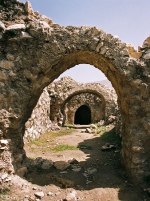 Another historical construct of ‘Darreh Shahr’ is ‘Hezar Dar’ fort. It is yet another relic of the Sassanian period, still intimidating with its maze of underground corridors.