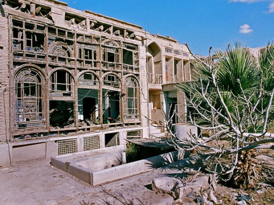 یکی از خانه‌های محله جماله، خانه حیدری متعلق به دوره صفوی است که در فهرست آثار ملی ایران ثبت شده. سازمان میراث فرهنگی به رغم مسؤولیت‌های قانونی در قبال آثار ملی، به سبب آن چه کمبود بودجه می خواند، به وظایف خود عمل نمی کند.