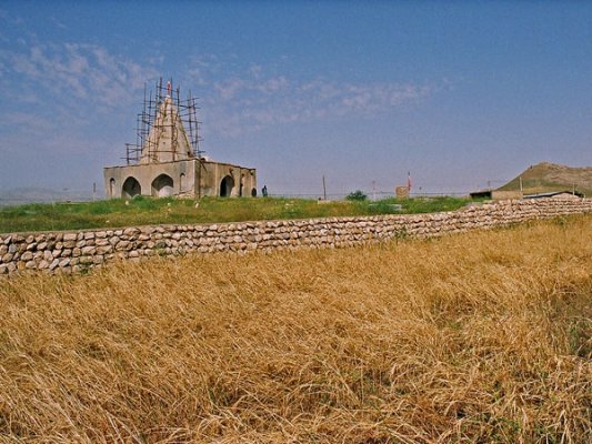 In Abdanan, there is the cone shaped tower of the shrine for ‘Imamzadeh Pir Mohammad’. It is very similar to tombs found in the Khuzestan Province like that of the prophet Daniel, and thus heralding our proximity to that neighbouring province. The shrine is 700-800 years old.