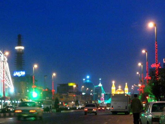 گنبد فیروزه‌ای مسجد جامع گوهرشاد در مشهد با ۳۸ متر و ۸۰ سانتی‌متر بلندی در کنار گنبد زرین حرم دورنمای زیبایی را به شهر ارزانی داشته است.