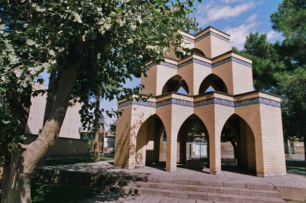 این بنا را نیز به یادبود مولانا حسین کاشفی، دانشمند عصر تیموری ساخته اند.