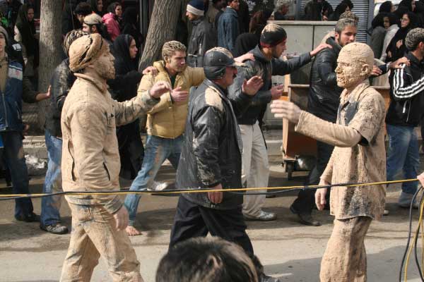 سرتا پا فرو رفته در خره . نوآوری جوانان شهر در رقابت هیئت ها.