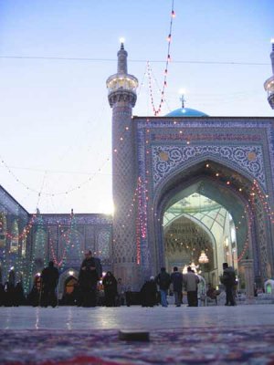 بر پایه‌ی گلدسته‌های چهل متری مسجد جامع گوهرشاد در مشهد، اثر هنرنمایی بایسنغر میرزا و تاریخ اتمام بنا در سال ۸۲۱ قمری، آشکار است.