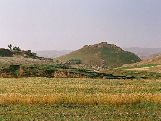 There are many amazing forts in Ilam. To the southeast in Abdanan is another fort similar to ‘Shiyagh’ called ‘Posht Ghaleh’, again dating from Sassanian times and testifying to the importance of Ilam for the Sassanians.