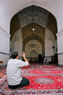 از همه مهم تر مسجد جامع است. این مسجد را سربداران ساخته اند، همانان که بر مغولان شوریدند و خراسان را از سلطه شان رهانیدند.