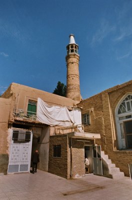 بناهای دیگری هم هست. مانند مسجد پامنار با یک مناره آجری هزار ساله